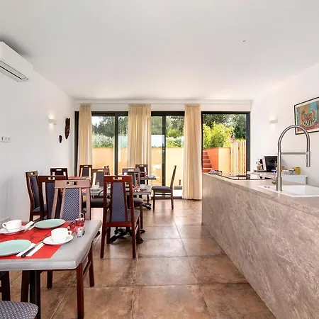 Apartment Suites Sunny Hill