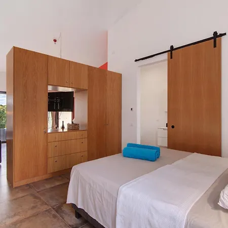 Suites Sunny Hill Apartment