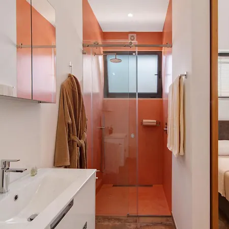 Suites Sunny Hill Apartment *