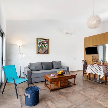 Suites Sunny Hill Apartment