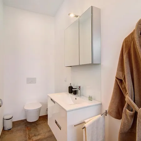 Suites Sunny Hill Apartment